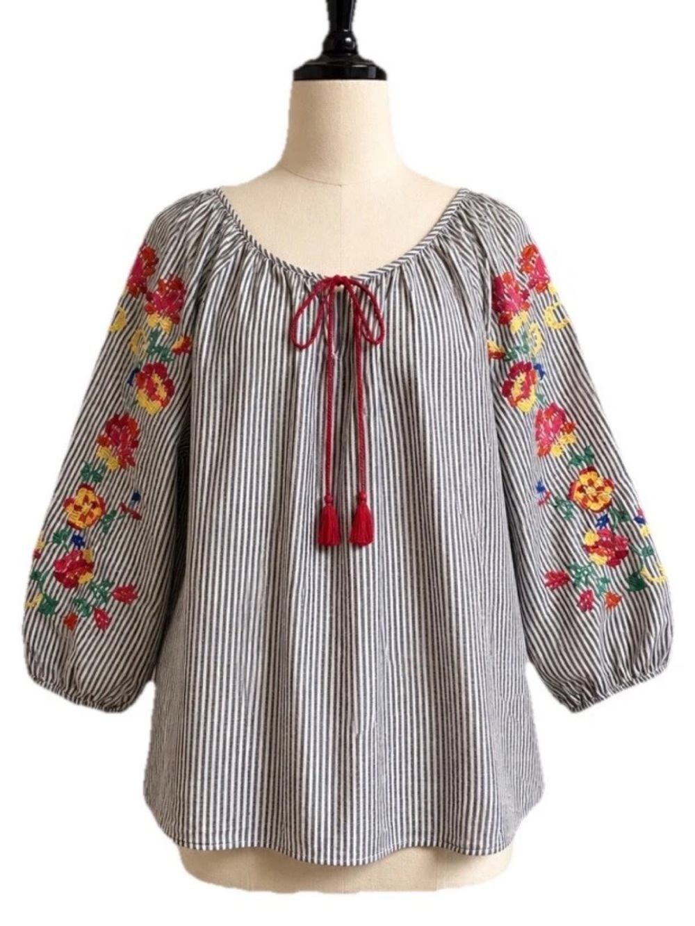 Westport Shirt Top Gray Striped 3/4 Sleeve Keyhole Scoop Neck Embroidered